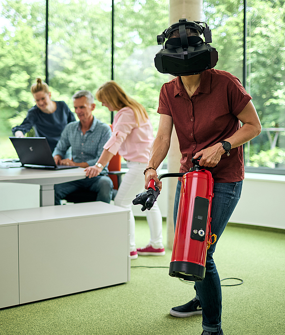 Mit dem VR Fire-Trainer erleben Teilnehmer Brandschutz realitätsnah 